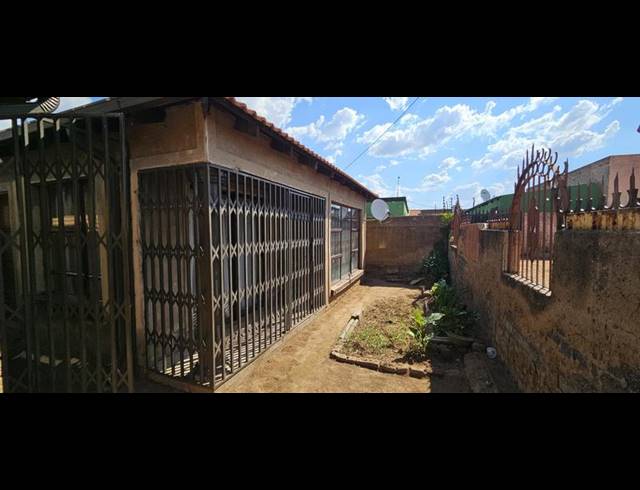 4 BEDROOM HOUSE FOR SALE IN SOSHANGUVE TT